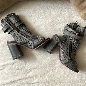 Free Bird Teresa Heels